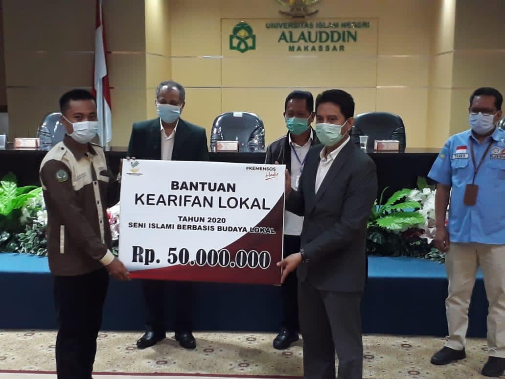 UKM Pramuka UIN Alauddin Makassar Terima Bantuan Penguatan Kearifan Lokal dari Kemensos RI